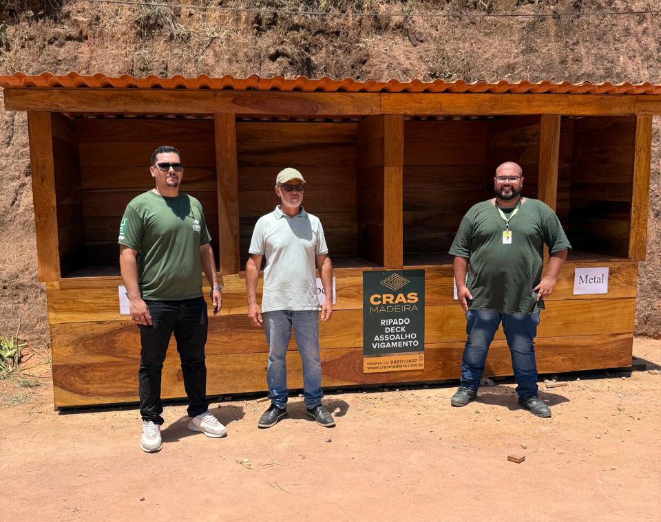 Secretário ganha ponto de coleta seletiva instalado pela iniciativa privada de Petrópolis