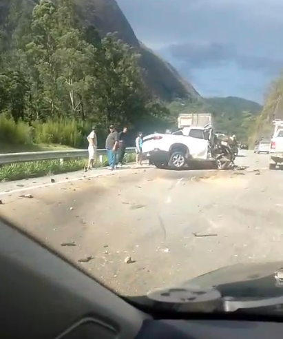 Acidente é registrado na BR-040 sentido Juiz de Fora