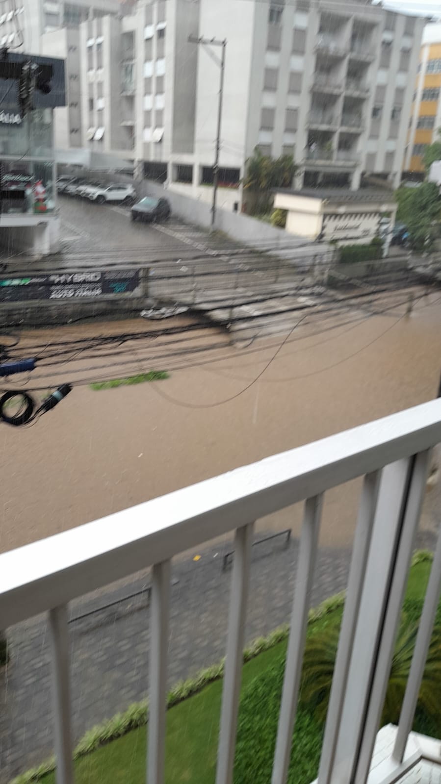 Coronel Veiga é interditada devido a alagamento