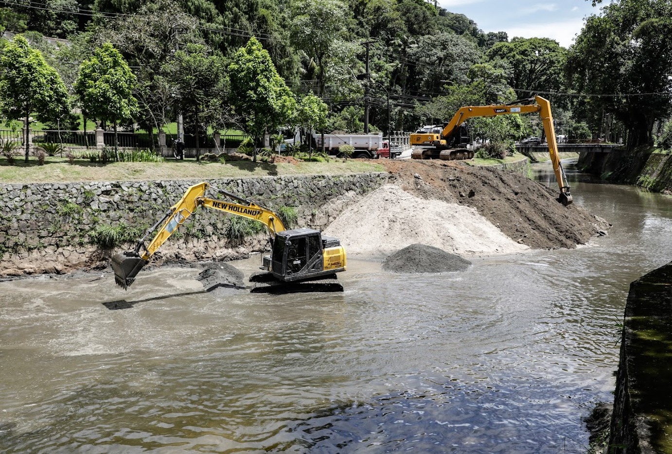 Cláudio Castro anuncia investimentos na área ambiental e na saúde da região Serrana