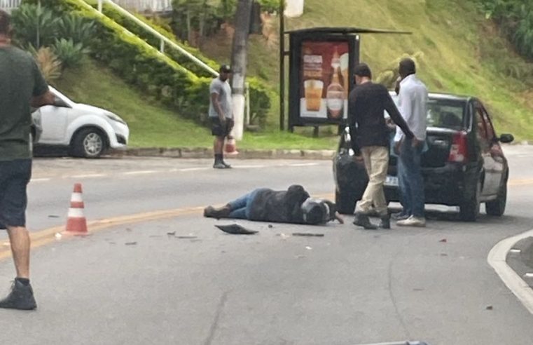 Carro e moto colidem na manhã desta quarta-feira em Corrêas