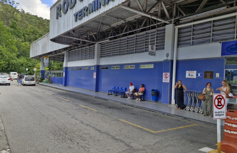 Reforço na sinalização que regulamenta embarque e desembarque na Rodoviária de Petrópolis