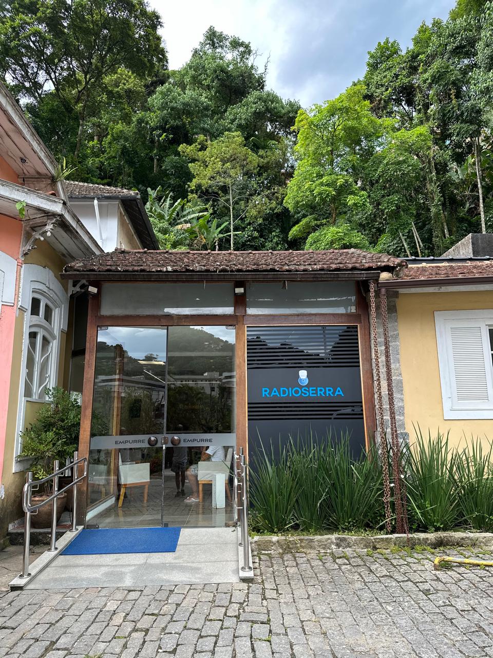 Especialistas da Radio Serra destacam a importância dos cuidados ao longo do tratamento do câncer de colo do útero por radioterapia