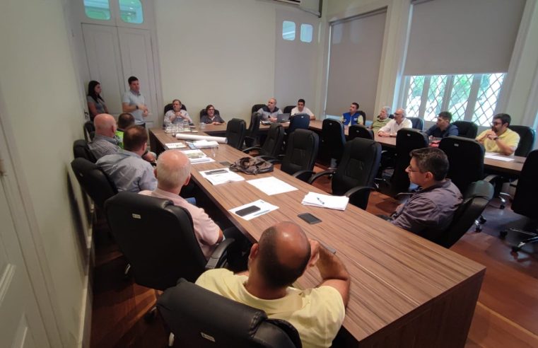 Prefeitura recebe empresários e moradores de Itaipava para discutir soluções para o trânsito no terceiro distrito