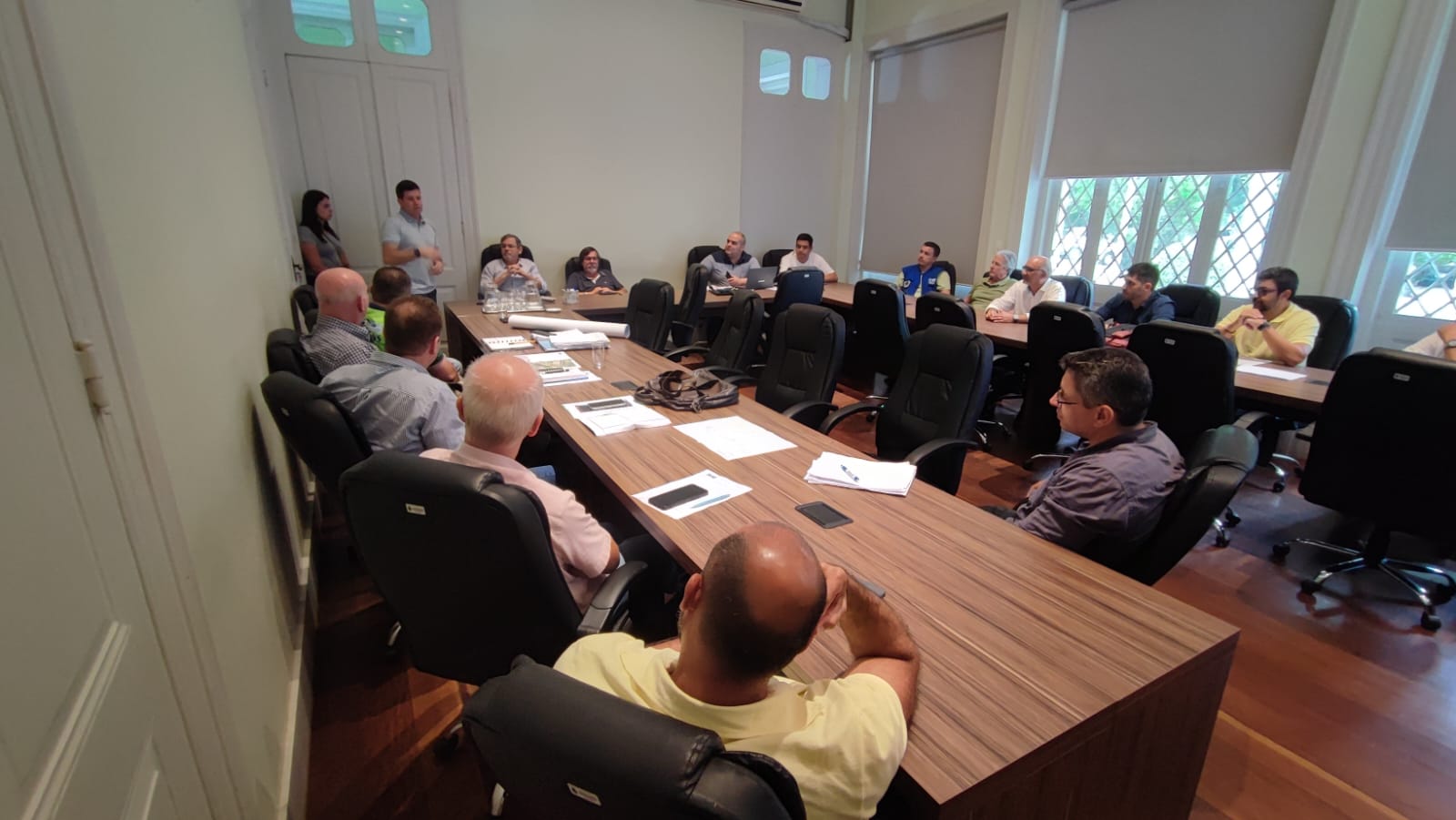 Prefeitura recebe empresários e moradores de Itaipava para discutir soluções para o trânsito no terceiro distrito