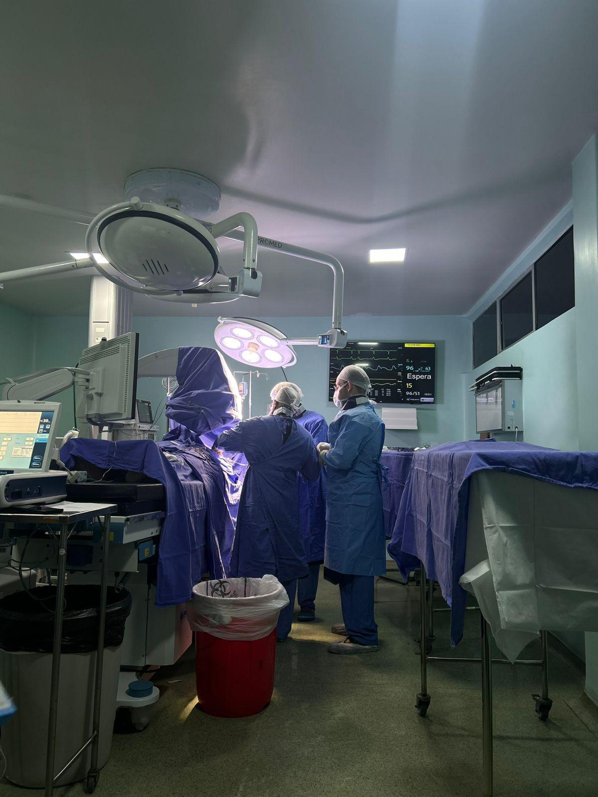 Cardiologista petropolitano divide conhecimento sobre inovações tecnológicas em cirurgias no Recife