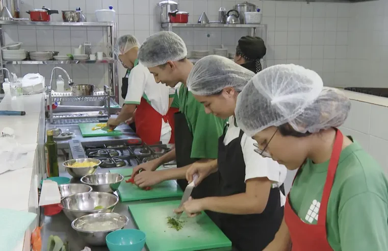 Taxa de desemprego fica em 6,2% no último trimestre de 2024