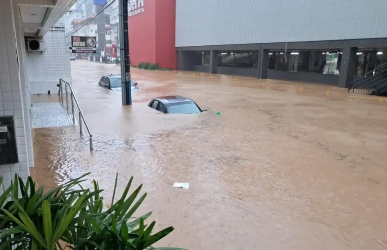 Chuvas levam quatro cidades a decretar emergência em Santa Catarina