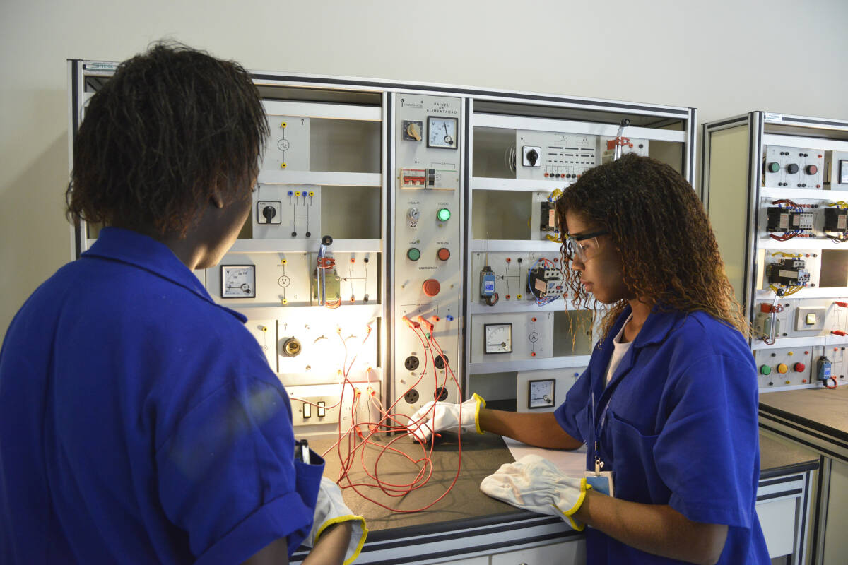 Firjan SENAI está com 120 vagas gratuitas em cursos técnicos de nível médio em Petrópolis