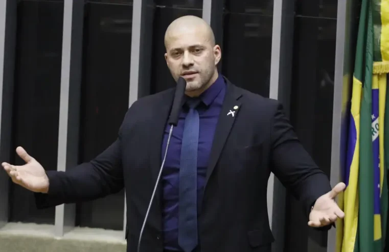 Defesa de Daniel Silveira pede esclarecimentos para devolver arma