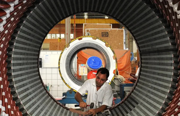 Receita da indústria de máquinas e equipamentos tem queda de 8,6%