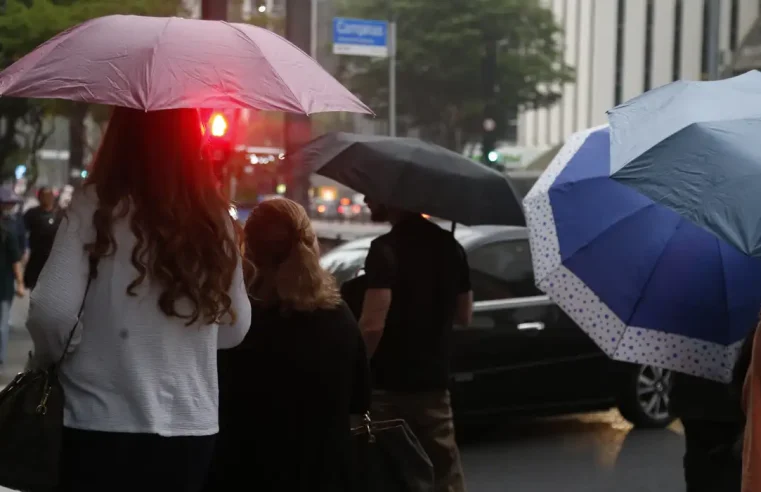 Defesa Civil emite alerta via SMS de chuva fraca a moderada, podendo ser forte e isolada em Petrópolis