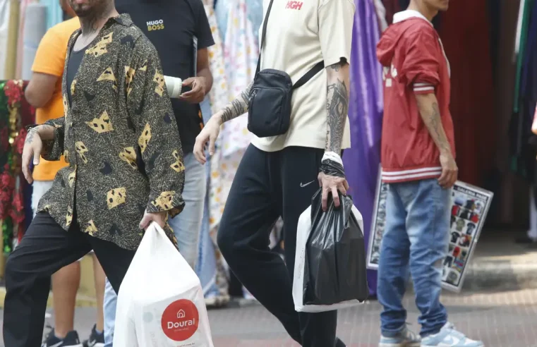 Força do emprego faz serviços às famílias terem maior nível desde 2015