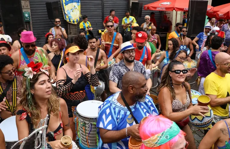 Abertura não oficial do carnaval reúne foliões no Rio de Janeiro