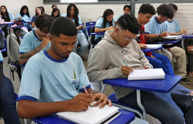 Ajudar a família e mais educação: alunos contam como usam o Pé-de-Meia
