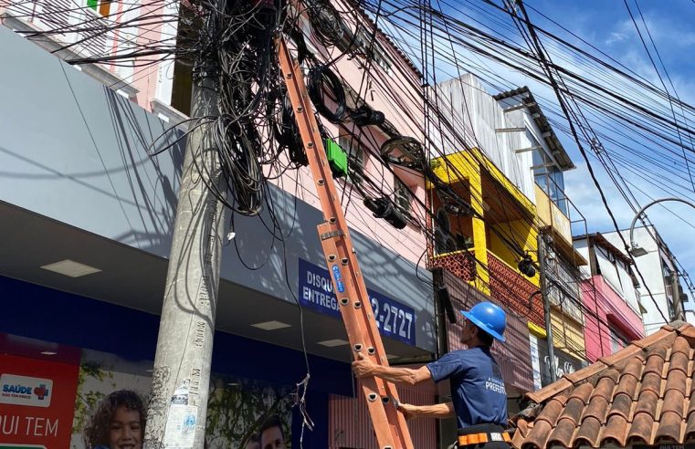Operação Caça Fio: Prefeitura de Teresópolis remove excesso de cabos nos postes para combater a poluição visual