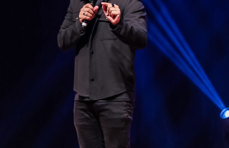 Renato Albani apresenta o espetáculo “Zona de Conforto” no Teatro Imperial 