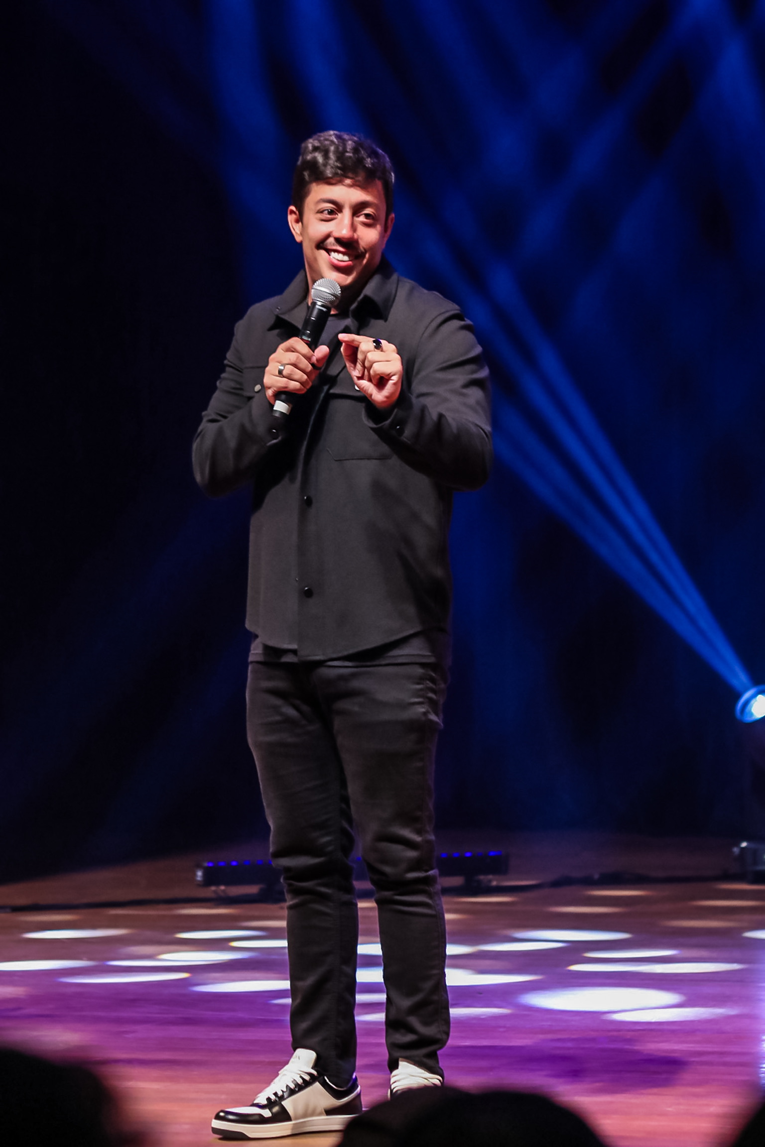 Renato Albani apresenta o espetáculo “Zona de Conforto” no Teatro Imperial 