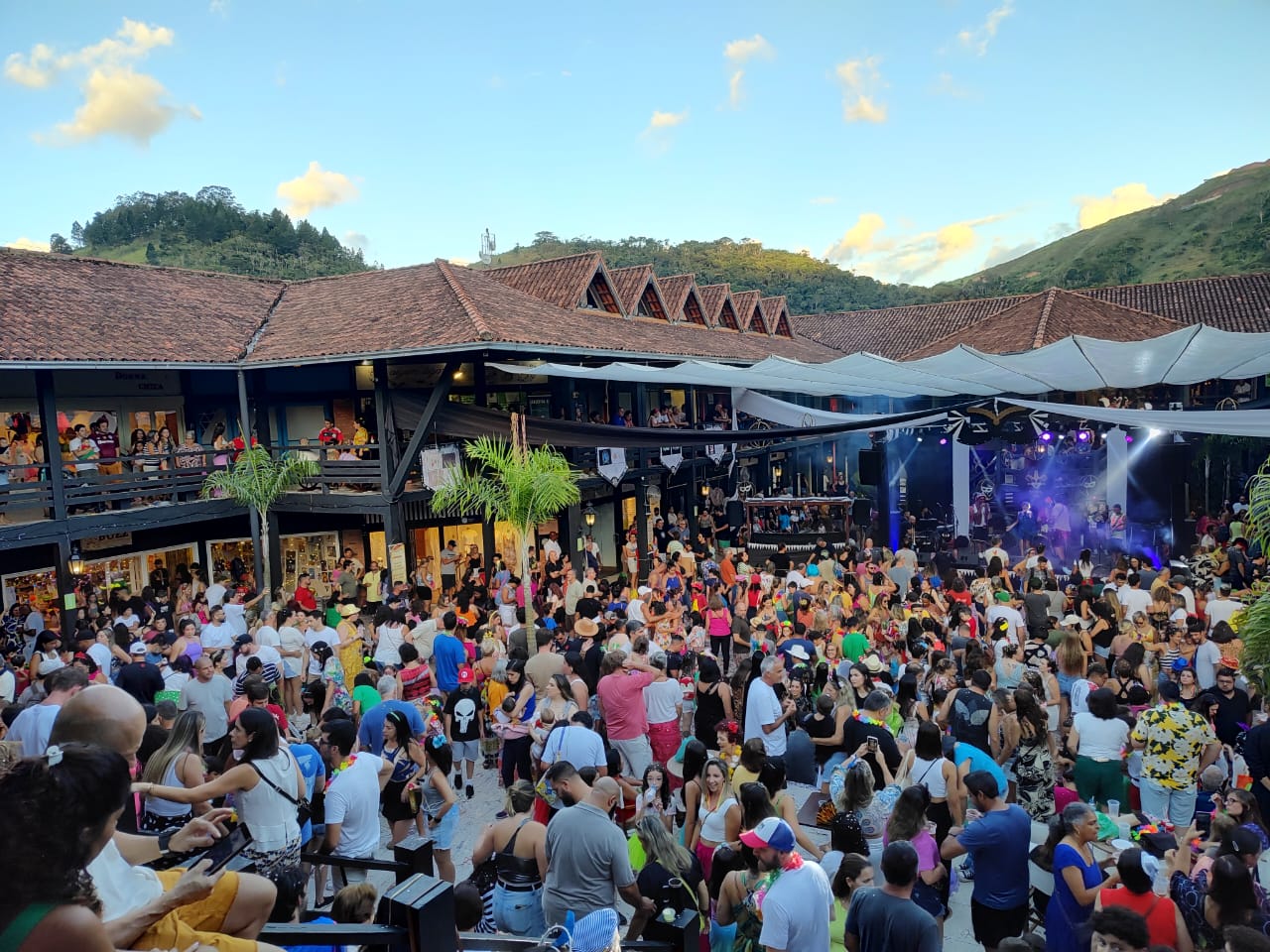 Do chorinho ao rock, tudo vira marchinha no Carnaval do Taruíra