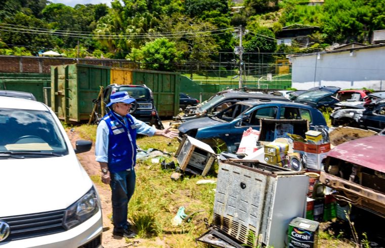 Detran interdita três ferros-velhos durante operação em Petrópolis