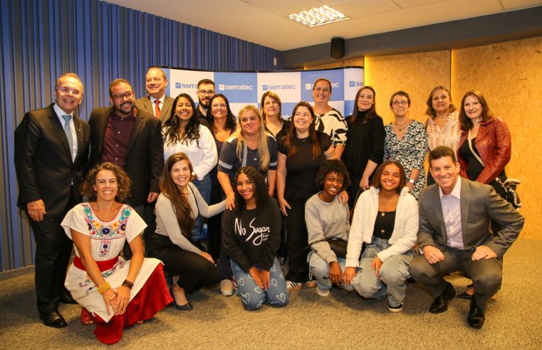 Prefeito Hingo Hammes e presidente do TJRJ assinam termo de doação de 500 computadores para projetos de tecnologia e impacto social em Petrópolis