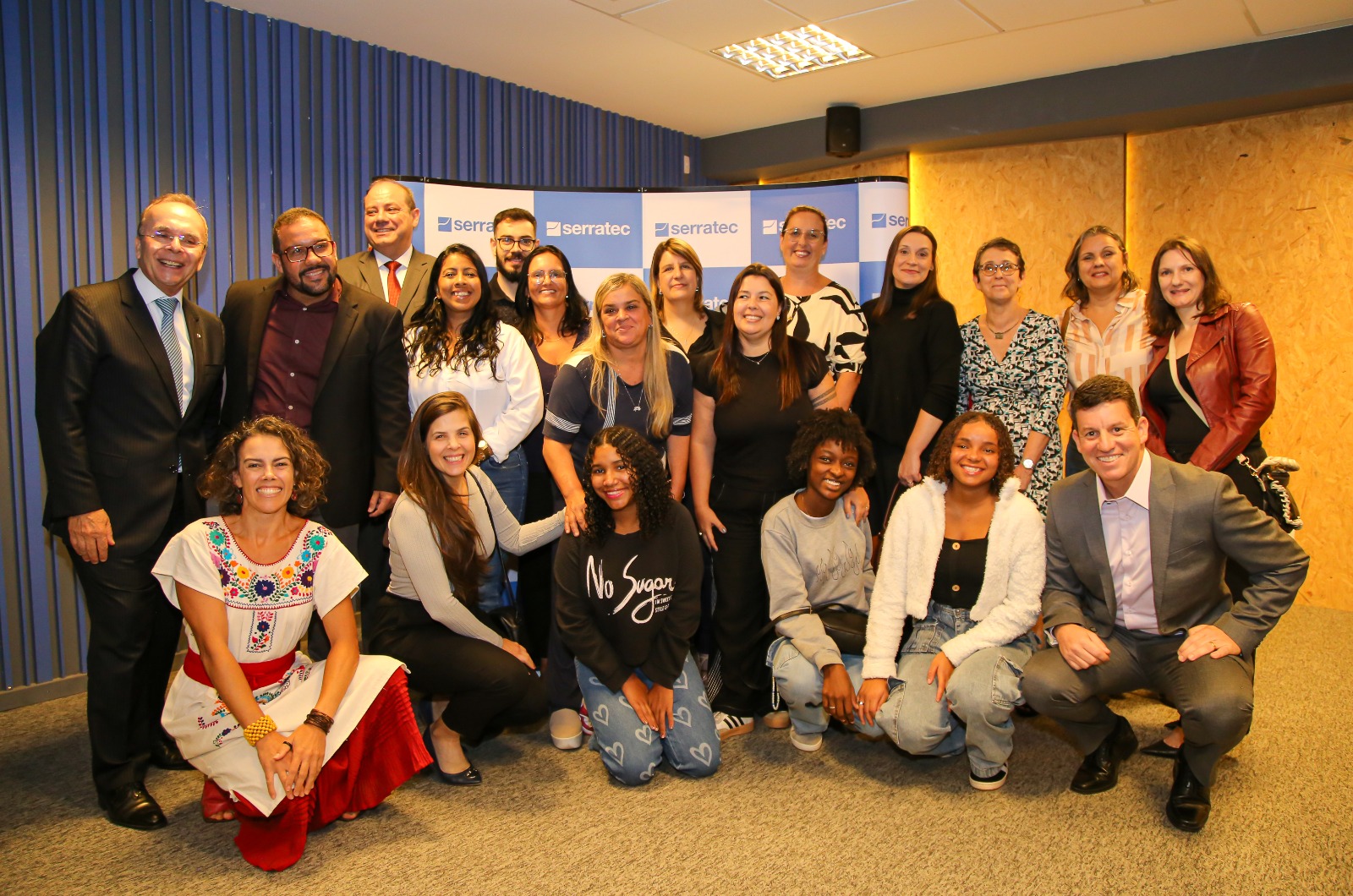 Prefeito Hingo Hammes e presidente do TJRJ assinam termo de doação de 500 computadores para projetos de tecnologia e impacto social em Petrópolis
