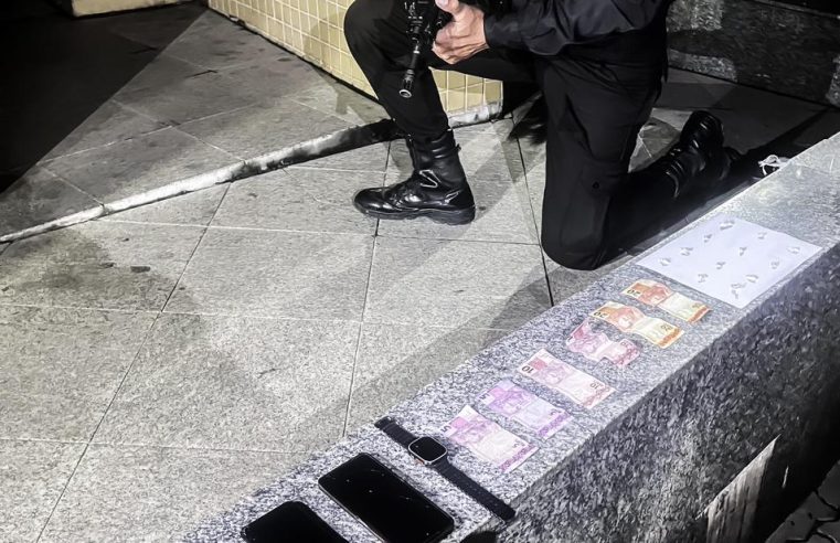 Dois menores são apreendidos e um homem é preso por tráfico de drogas em Três Rios