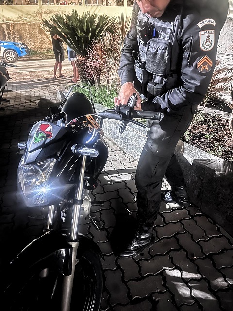 Menor é apreendido com motocicleta adulterada em Três Rios