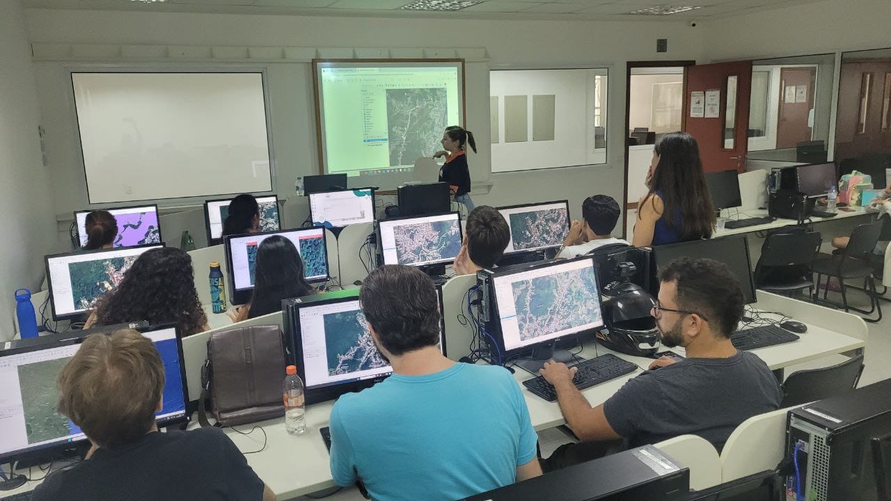 Prefeitura capacita estudantes da Unifase no projeto ‘Comunidade que Cuida da Vida’