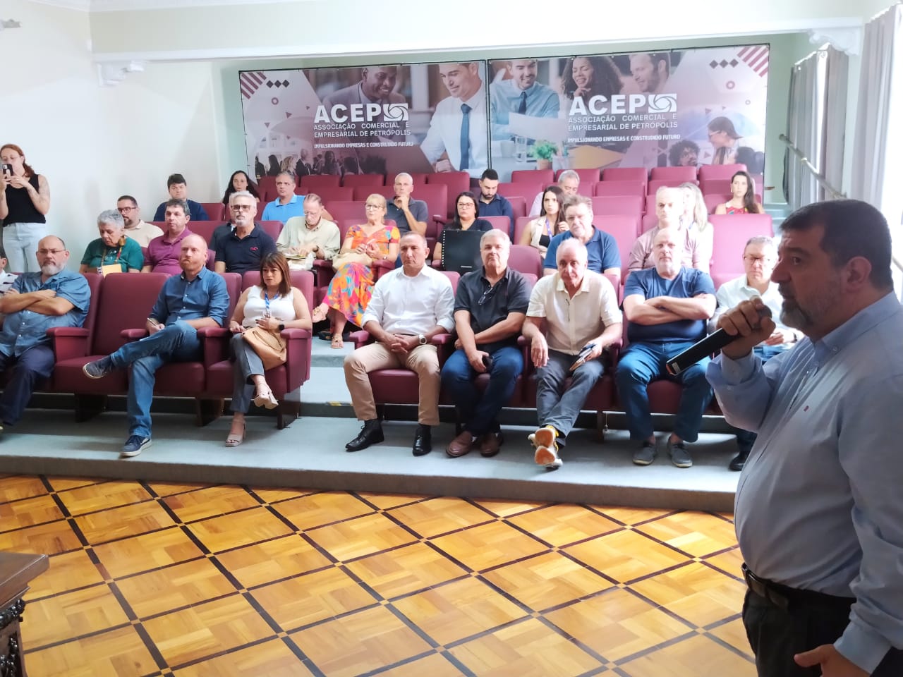 Associação Comercial e Empresarial de Petrópolis (ACEP) promove encontro para formação do Comitê do Petrópolis Business 2025