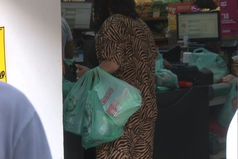 Câmara aprova PL que permite o retorno da cobrança de sacolas plásticas em mercados de Petrópolis