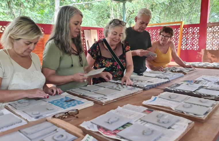 Escola Galpão oferece curso gratuito de azulejaria no Vale do Cuiabá em Petrópolis