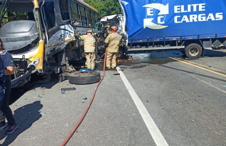 Cerca de 20 pessoas ficam feridas em grave acidente na manhã desta terça-feira em Paraíba do Sul