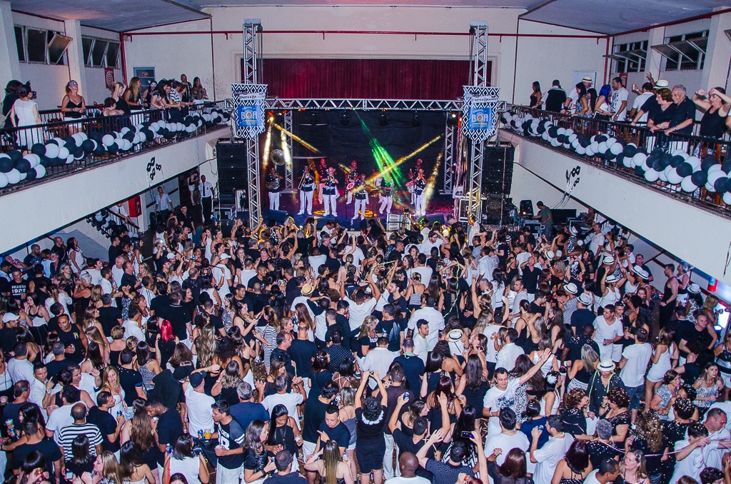 Carnaval: Baile do Preto e Branco acontece neste sábado em Petrópolis