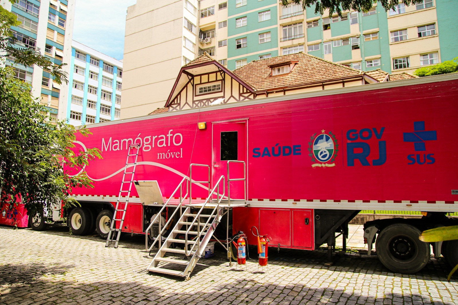 Prefeitura e Estado levam carretas da saúde para Corrêas