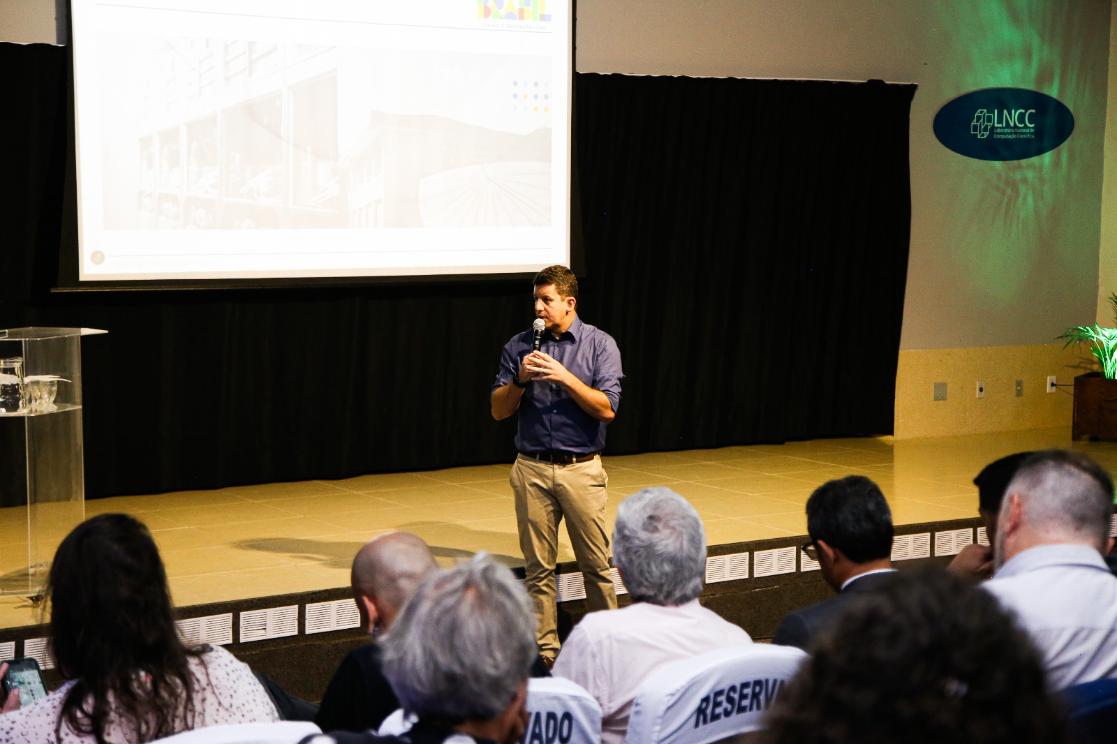 Hingo Hammes acompanha ministra Luciana Santos em visita técnica ao LNCC