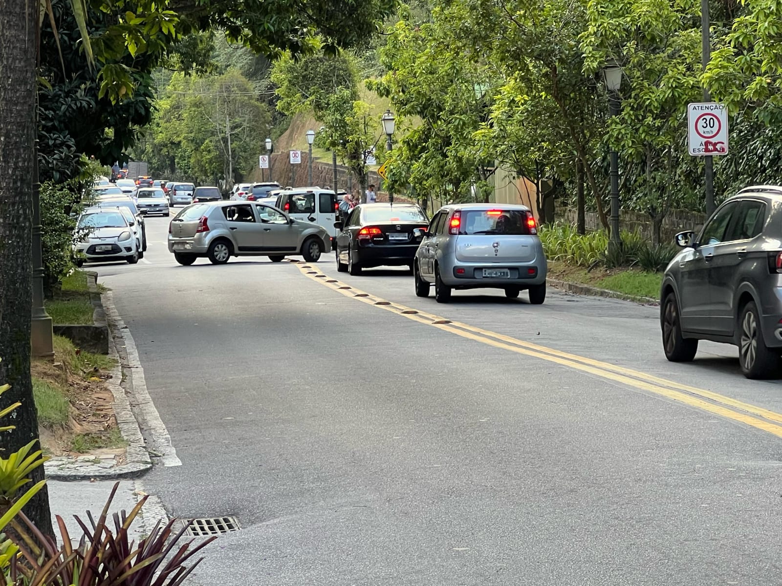 Irregularidades no trânsito prejudicam 70% dos horários dos ônibus em Petrópolis