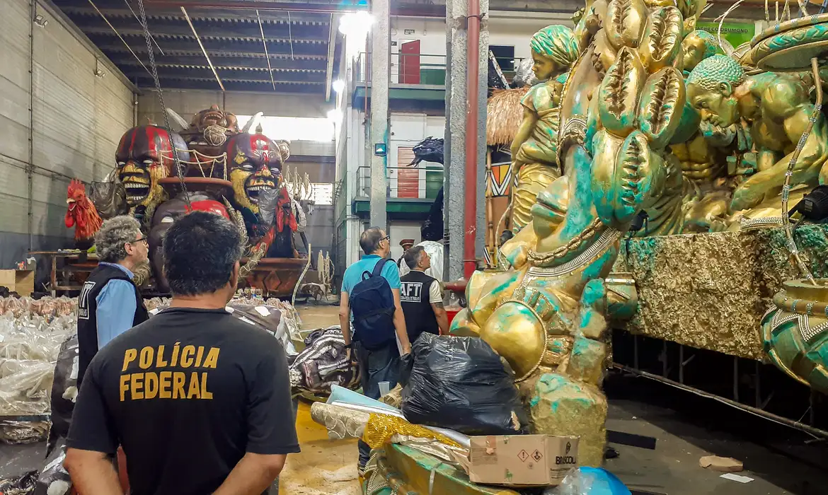 Ministério do Trabalho faz operação na Cidade do Samba, no Rio