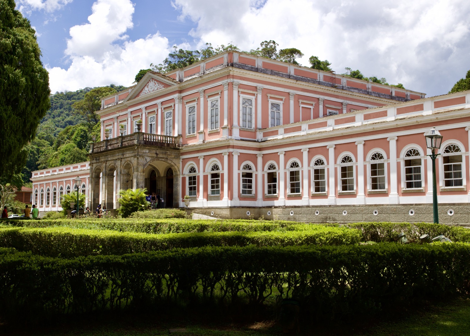 “Som e luz: túnel do tempo visual fortalecerá o turismo em Petrópolis”