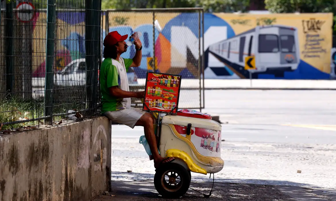 Calor levou mais de 5 mil pessoas a buscar atendimento no Rio em 2025