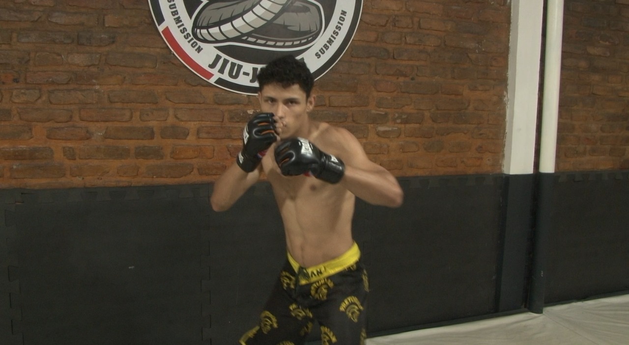 Atleta petropolitano de MMA representa a cidade em competição nacional