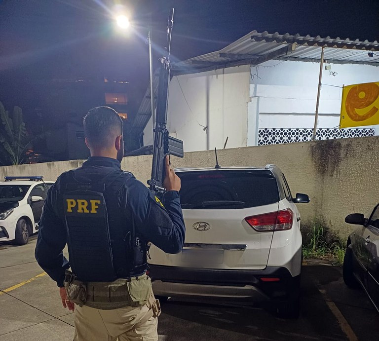PRF impede roubo de carga que trafegava na BR-040, no sentido Petrópolis