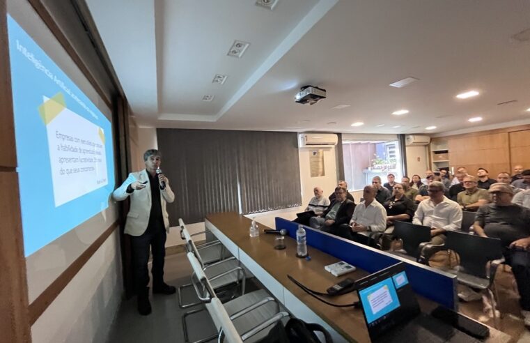 Empresários de Petrópolis acompanham palestra sobre IA e tendências do varejo com base na NRF 2025