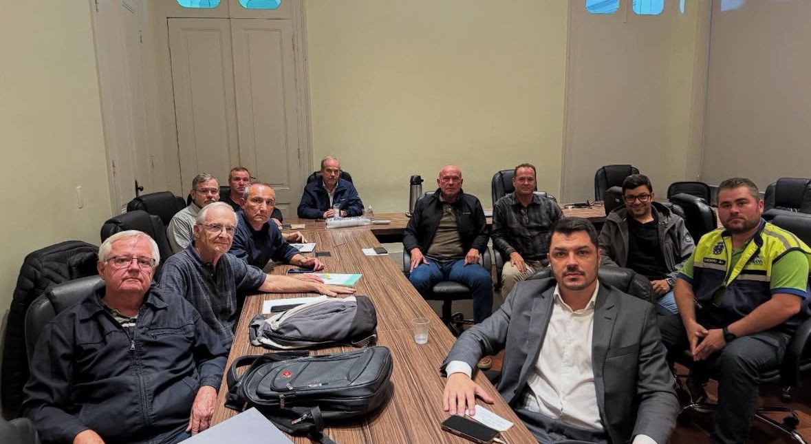 Unita e NovAmosanta cobram retomada de obras e melhorias na mobilidade urbana em reunião com a Prefeitura