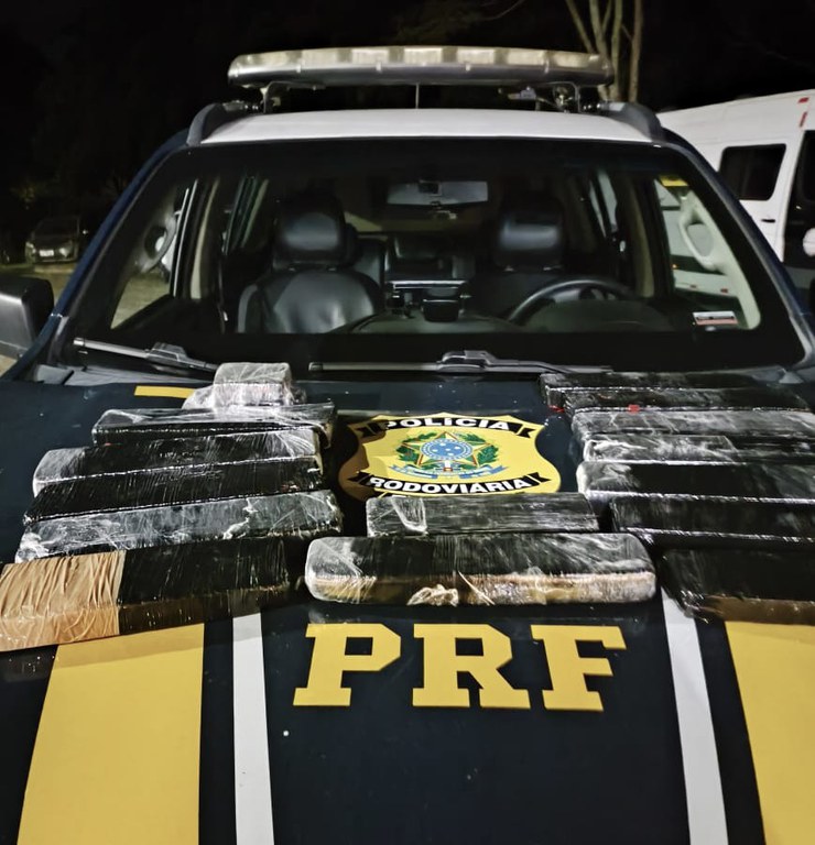 PRF apreende maconha em ônibus intermunicipal em Teresópolis