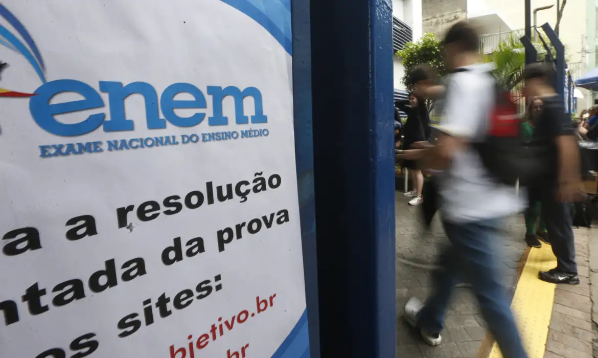 Enem: prazo para isenção de taxa de inscrição termina na sexta-feira