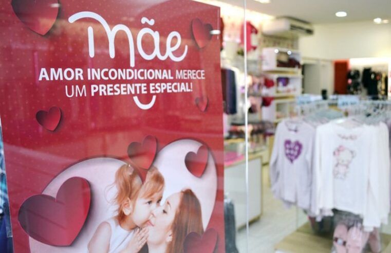 Gasto médio com presente das mães é de R$ 298; lojas físicas seguem como preferência
