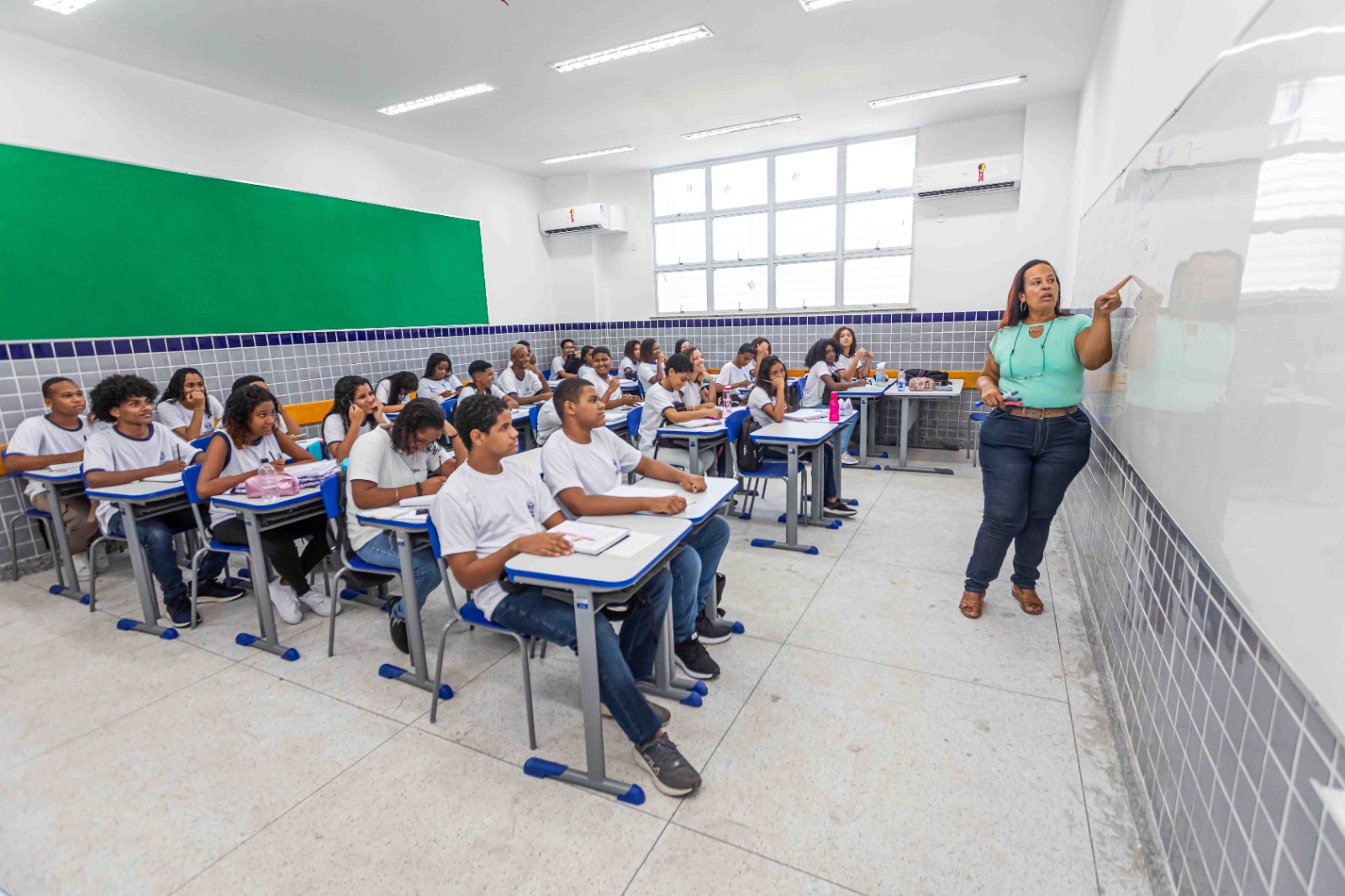 Migração: Mais 107 professores concluem a migração para 30 horas semanais