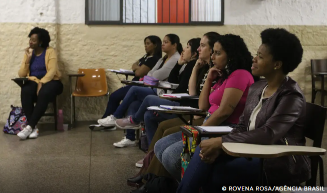 Cursinho popular tem até 6 de maio para inscrição em programa do MEC
