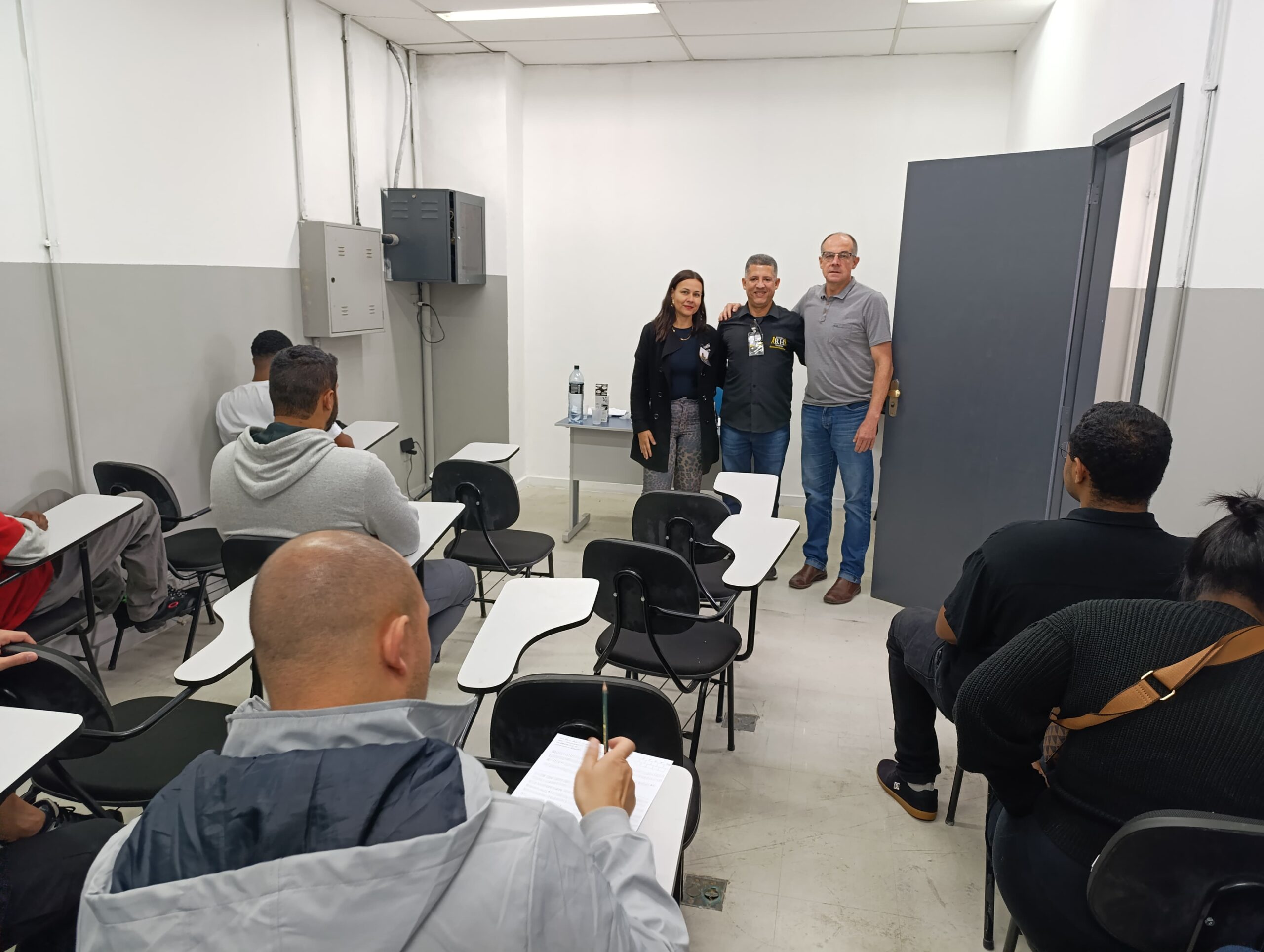 Casa do Trabalhador recebe mais de 60 pessoas para processo seletivo de empresa alimentícia